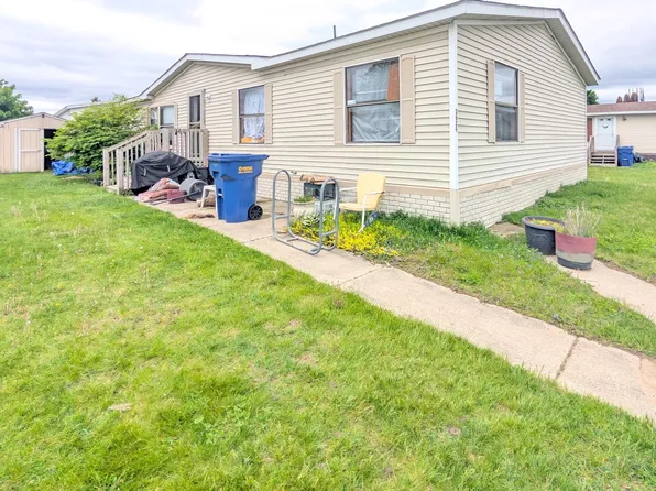 3629 Hawthorne St, Clarkston, MI 48348
