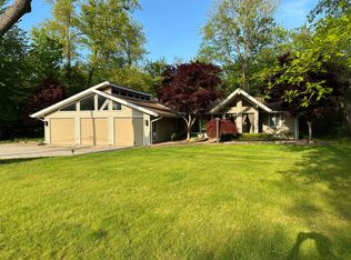 949 Cahoon Rd, Westlake, OH 44145