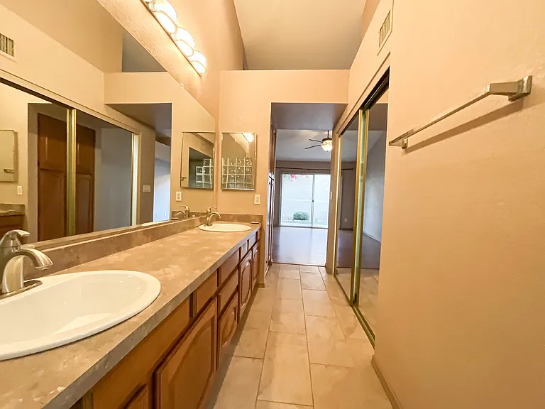 9276 E Sutton Dr — Photo 15