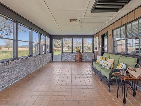 3rd image of 486 Back Penn Rd