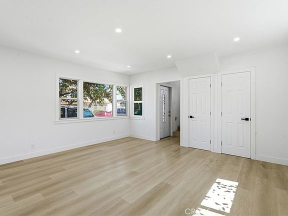 3rd image of 1211 Cole Ave