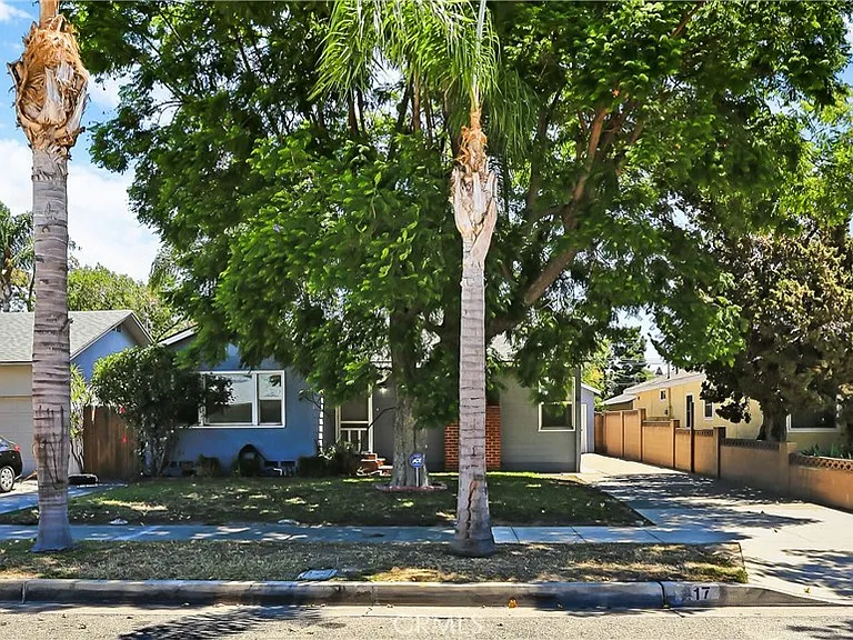 417 N Citrus St — Photo 1