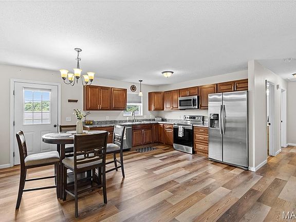 5th image of 814 Trojan Cir