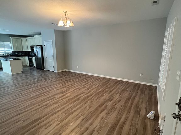 4th image of 405 San Antonio Blvd
