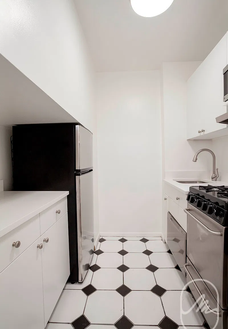 43 West 16th Street — Photo 3