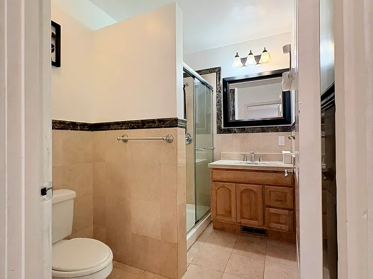 848 Girard St — Photo 6