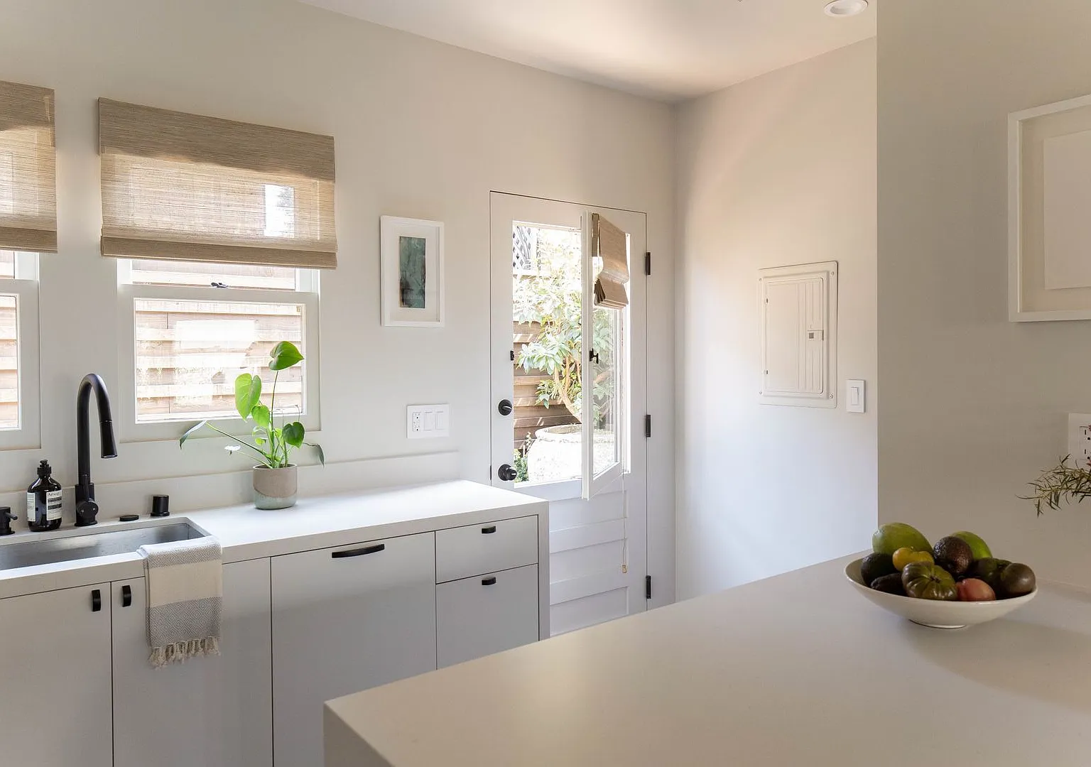 Beautiful 1 bed / 1 bath bungalow-style apartment now available! — Photo 3