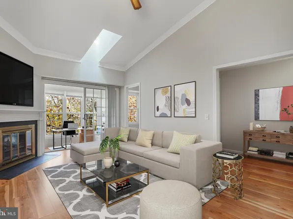 9310 Niki Pl APT 301, Manassas, VA 20110