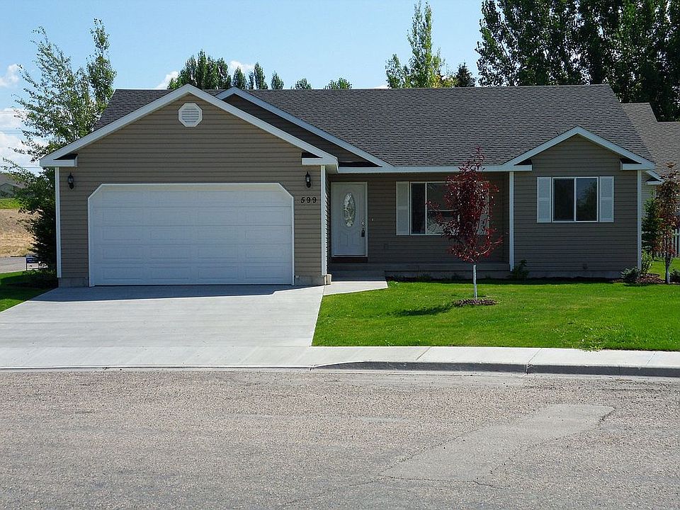 1st image of 599 Hickory Pl