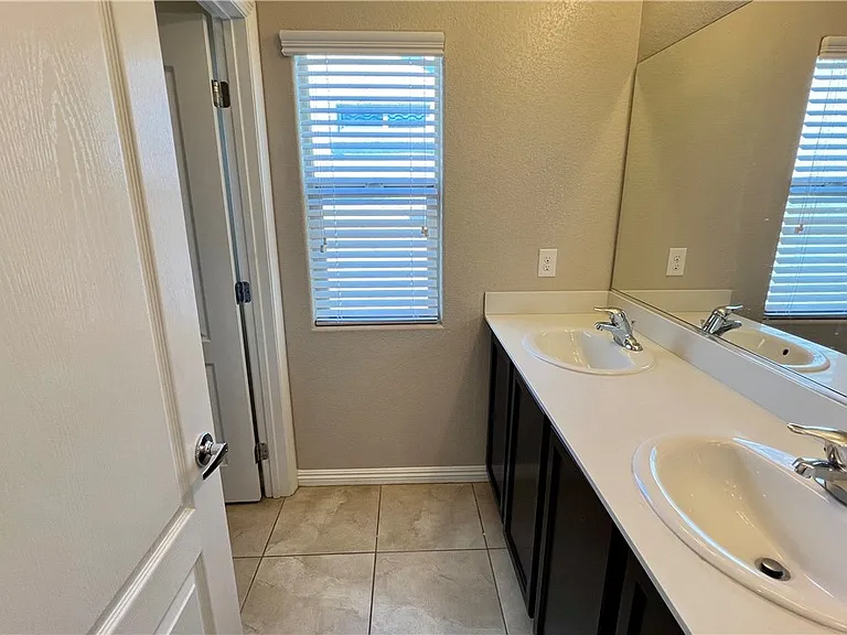 2853 Glass Vine Ct — Photo 20