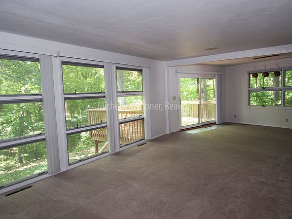5th image of 327 Laurel Dr