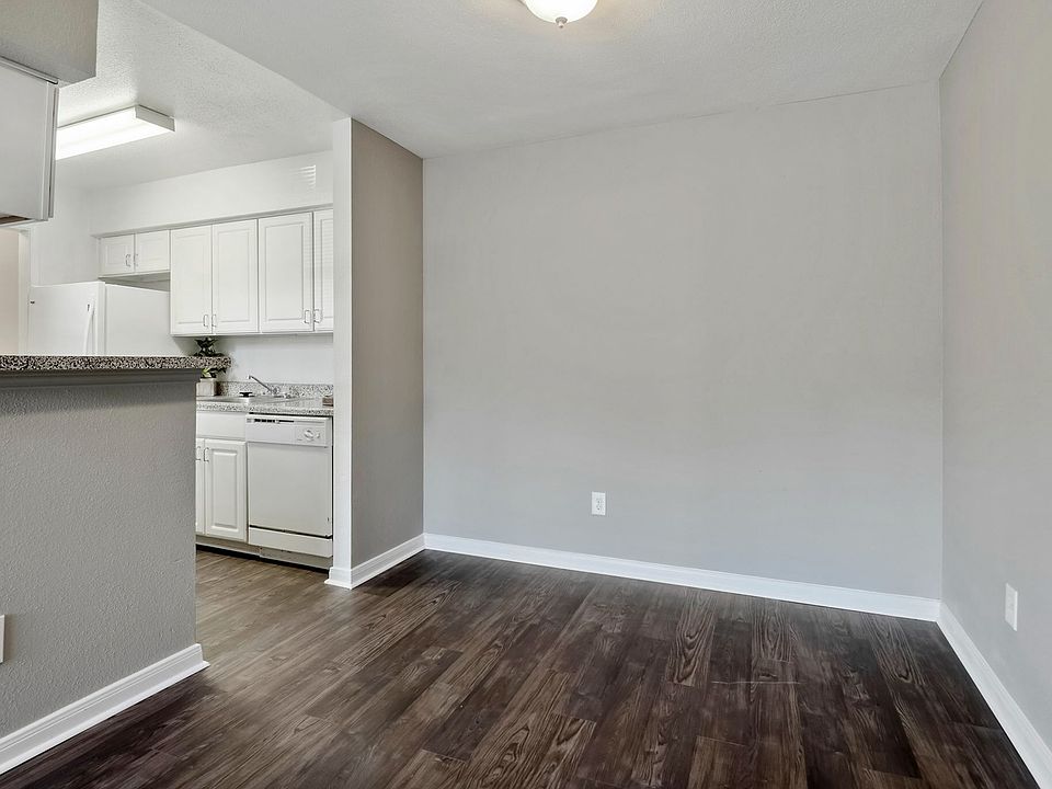 Driscoll Place | Dining Space