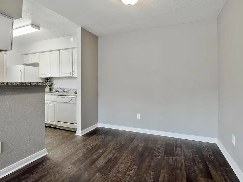 Driscoll Place | Dining Space