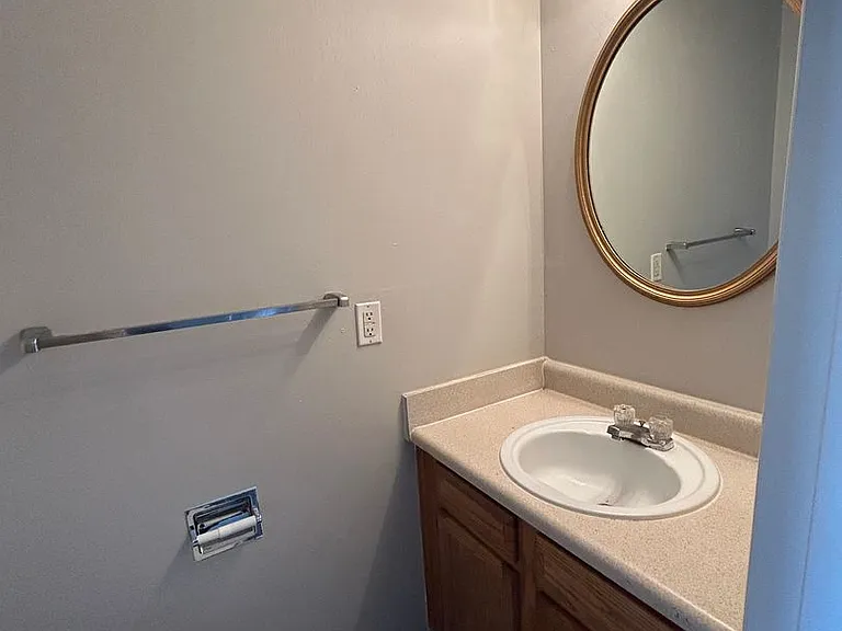 Fairview Court Apartments — Photo 59
