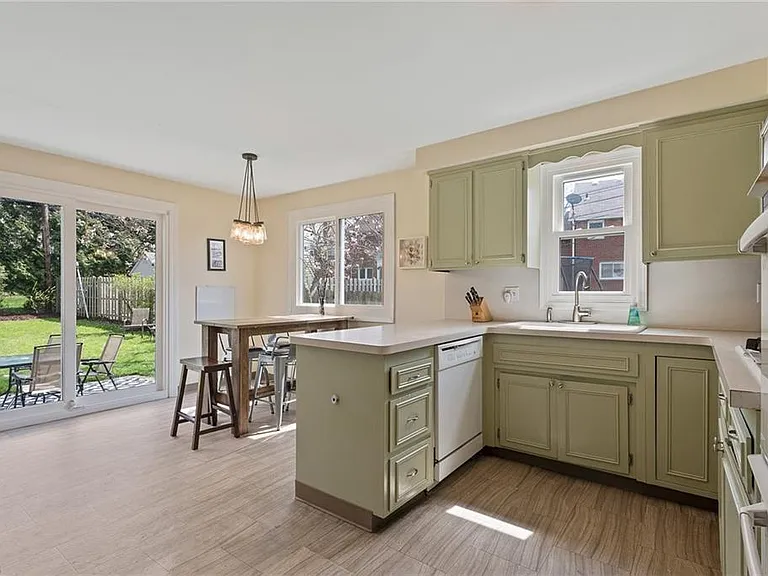 23400 E Silsby Rd — Photo 3