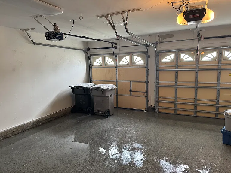 2074 Cambridge Cir — Photo 30
