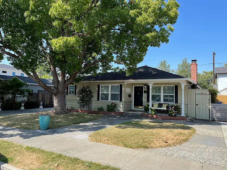 2067 Jonathan Ave — Photo 7