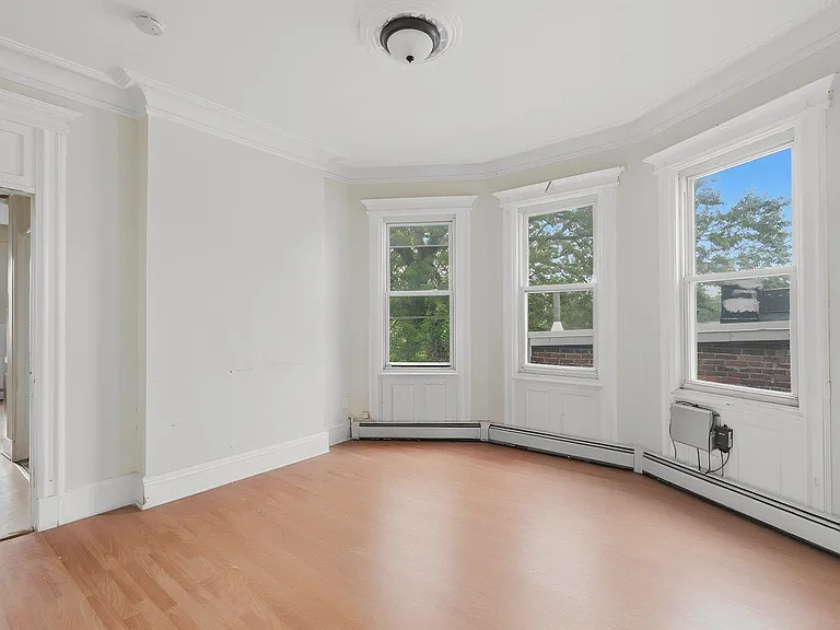 893 Montgomery St #6 — Photo 5