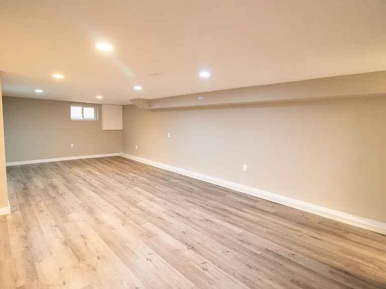 416 Niagara St — Photo 15