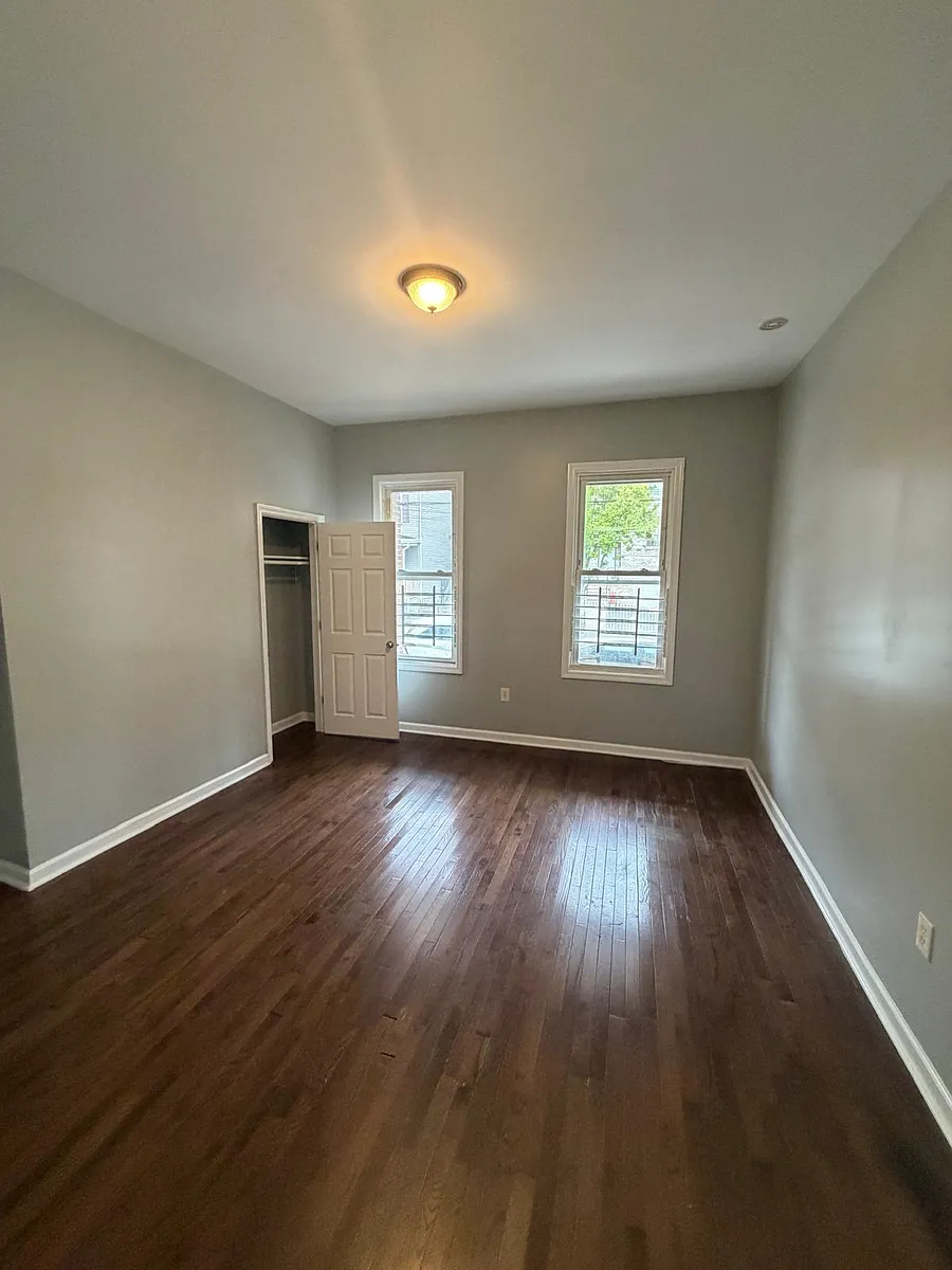 Building Photo - 290 S 6th St #A