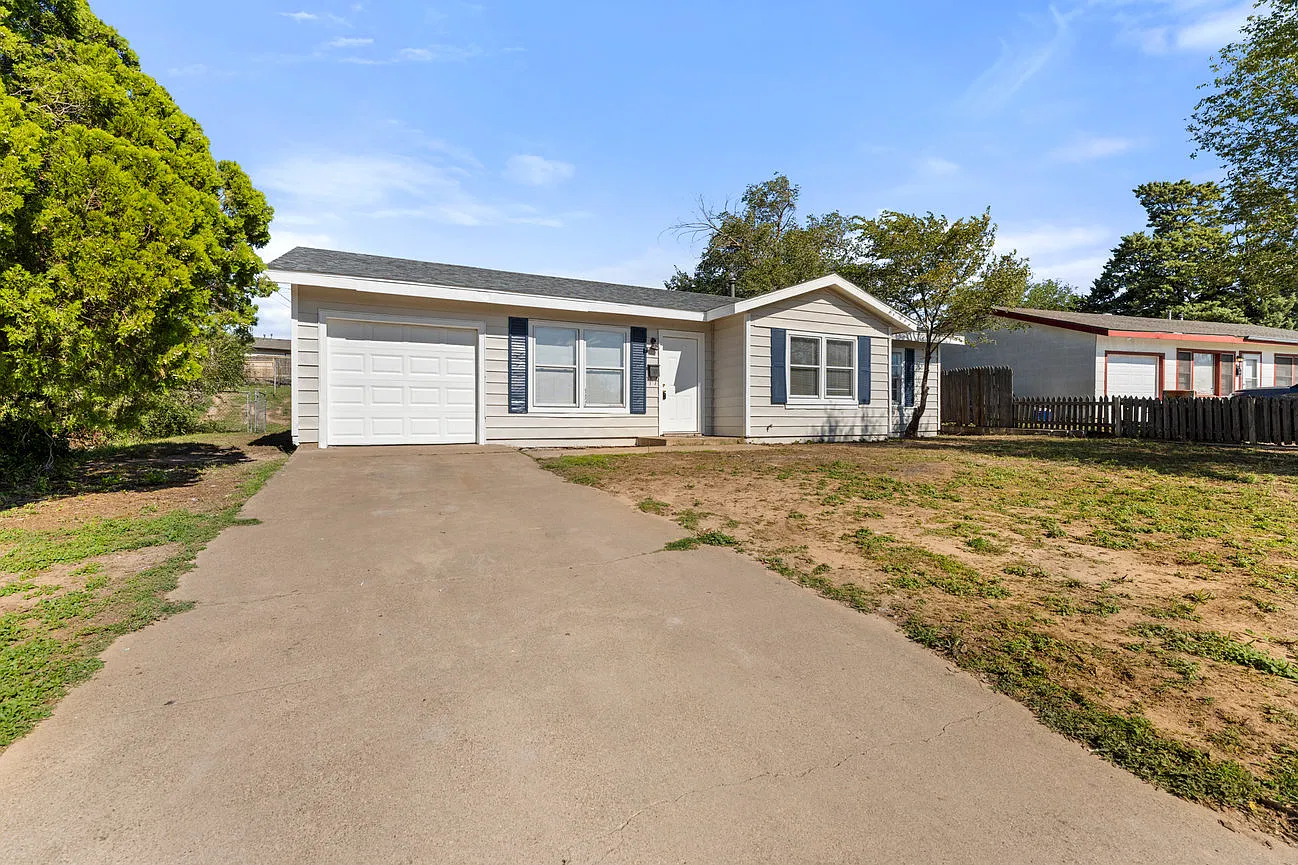 3 bed, 1135 sqft, $1,200 — Photo 1