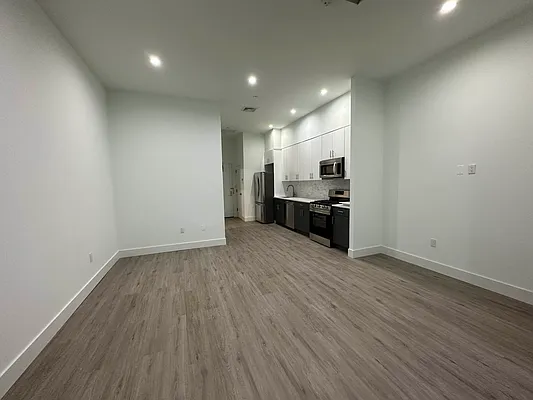 Rented by Oxford Property Group | media 24