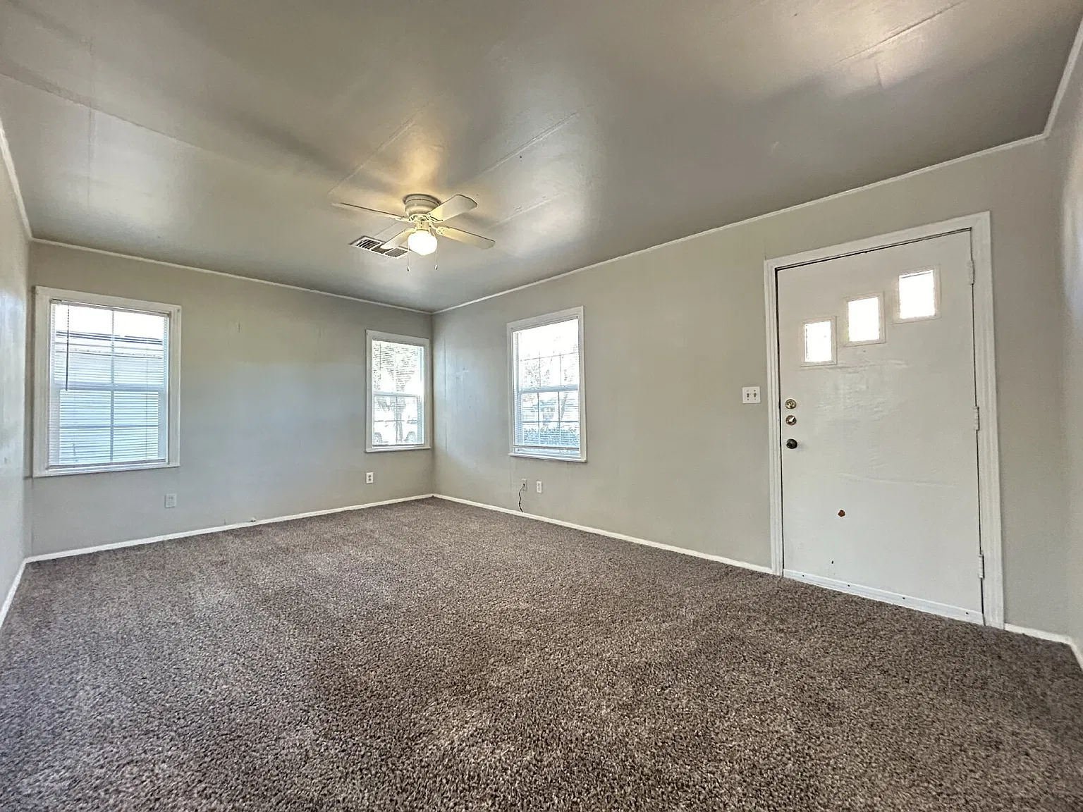 2 bed, 1.0 bath, 800 sqft, $800 — Photo 2