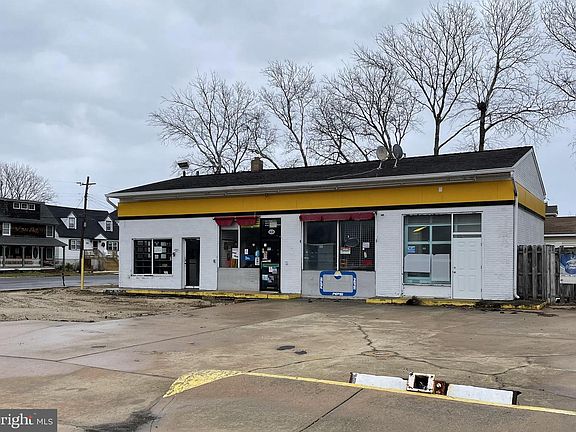2nd image of 415 N Bay Ave