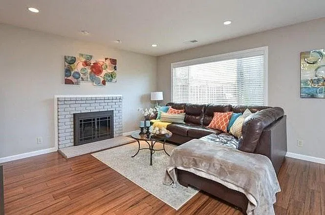 3 bed, 1056 sqft, $4,500 — Photo 2