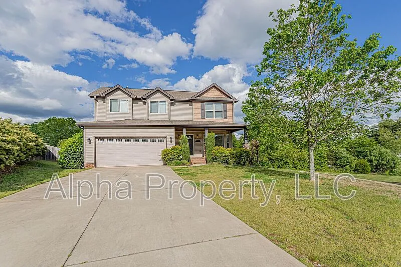 4 bed, 2.5 bath, 1918 sqft, $2,400 — Photo 2