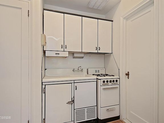 3rd image of 131 E 15th St APT 2C