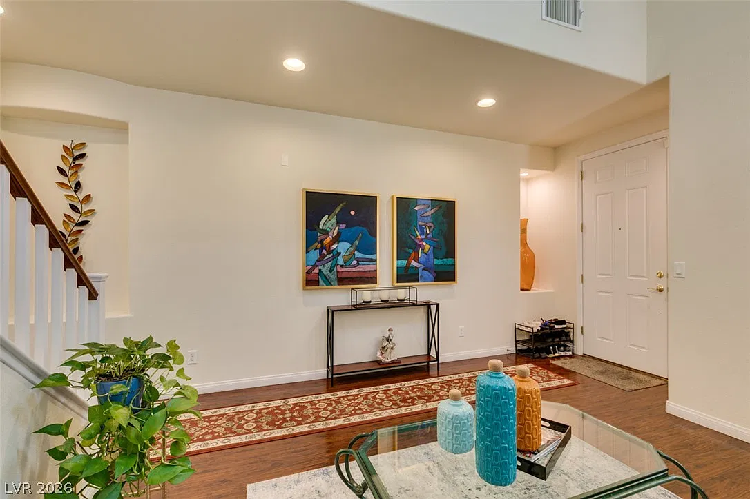3 bed, 2.5 bath, 1947 sqft, $2,795 — Photo 3