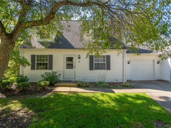 202 S Oval Dr, Chardon, OH 44024