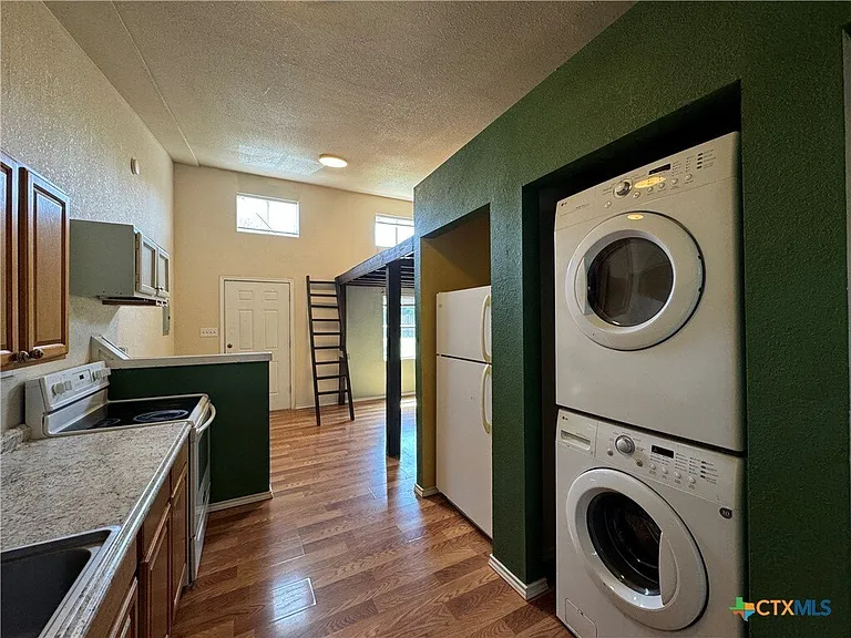 1108 W McCarty Ln #B — Photo 4