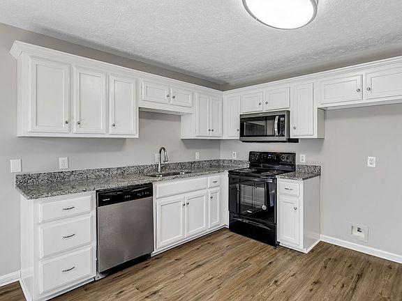 3rd image of 300 Cottonwood Dr