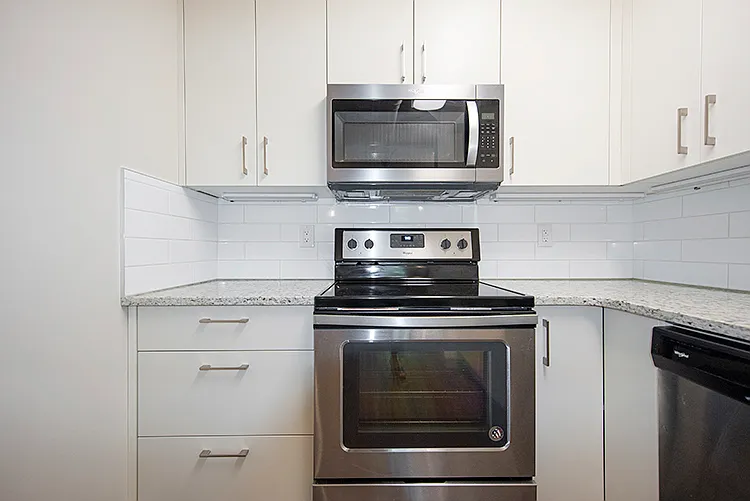 834 Grosvenor Ave — Photo 18