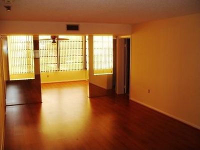 3636 Whitehall Dr APT 305, West Palm Beach, FL, 33401
