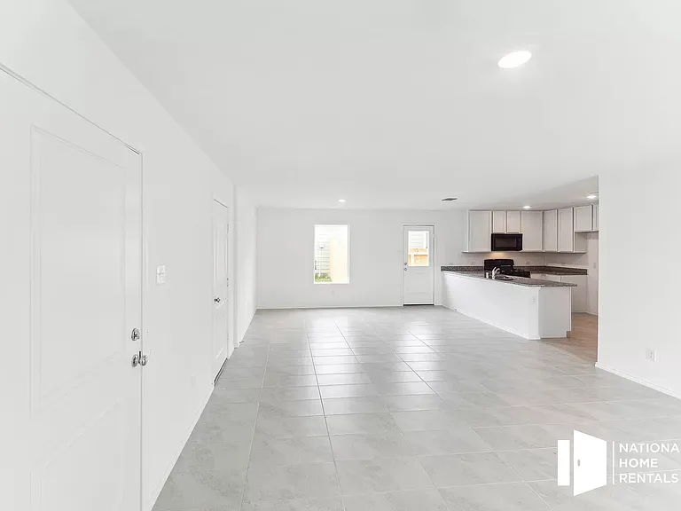 9733 Skyhawk Ave — Photo 3