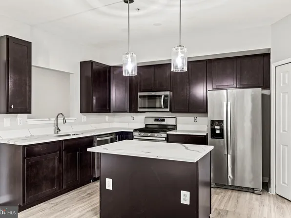 1 Harbour Heights Dr #1, Annapolis, MD 21401