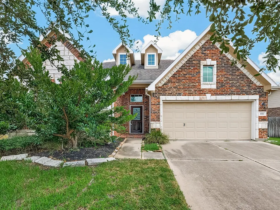 3327 Fairmont Hills Ln
