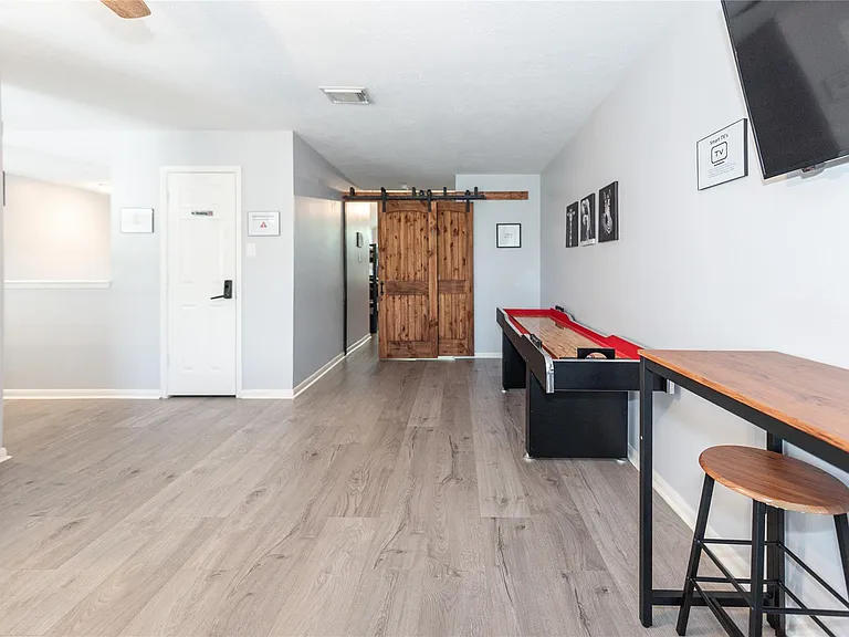 10815 Oak Bayou Ln — Photo 13