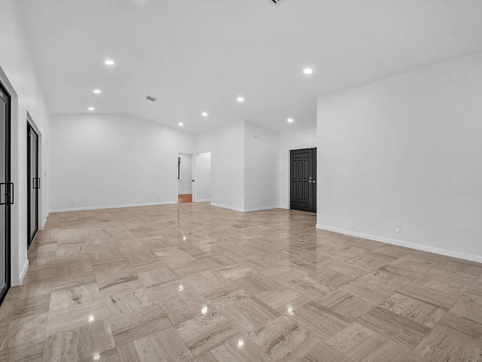 3 bed, 2.5 bath, 2146 sqft, $7,500 — Photo 4
