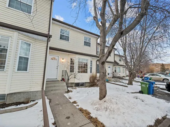 120 1st St E #7, Cochrane, AB T4C 2J4