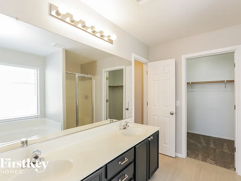 7017 N 77th Dr — Photo 10