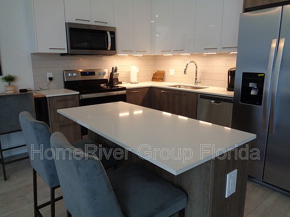 4th image of 405 NE 35th Ct #4