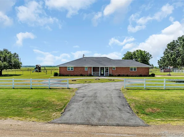 1527 Lincoln Ave, Ryan, OK 73565