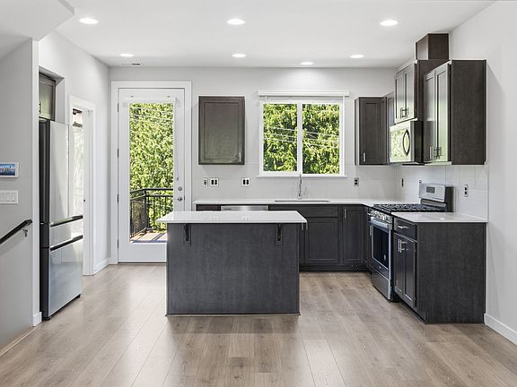 5th image of 19324 35th Dr SE Unit E