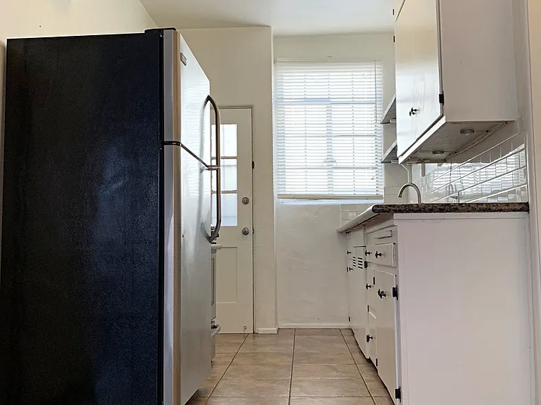 620 N Sweetzer Ave — Photo 12