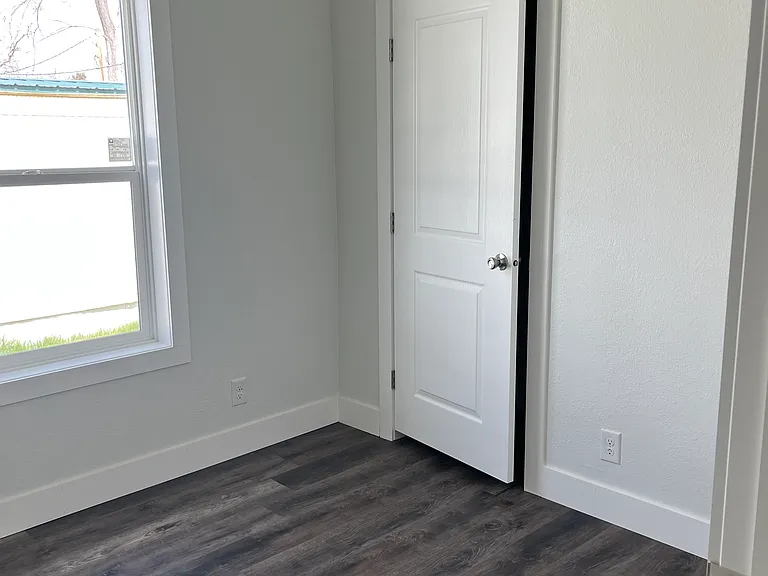 1075 W Airbase Rd #30 — Photo 7