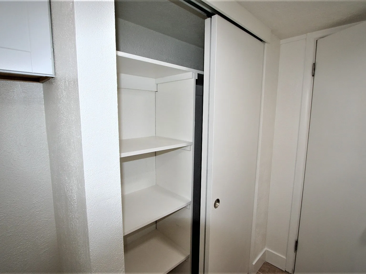 Studio, 300 sqft, $995 — Photo 4